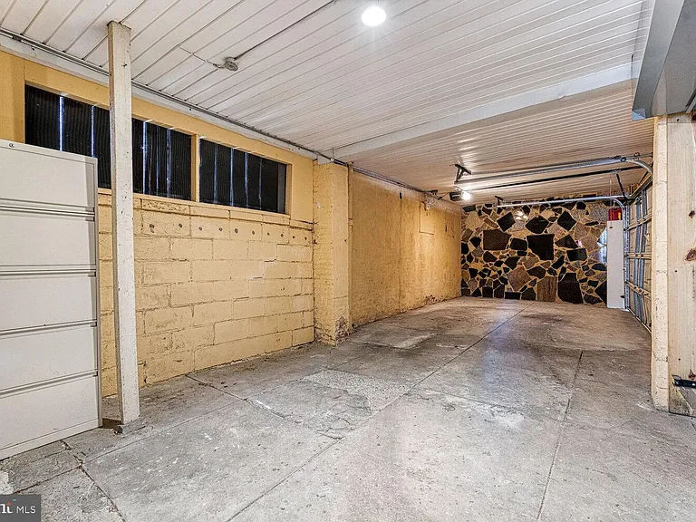 106 S Castle St — Photo 38