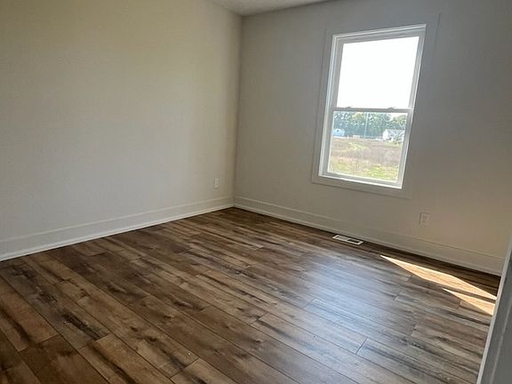 5th image of 3228 Babylon Rd