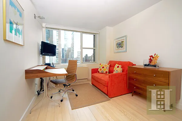 Rented by Halstead Real Estate | media 19
