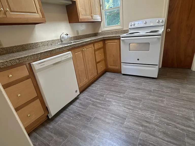 3445 SE 3rd St #2 — Photo 2
