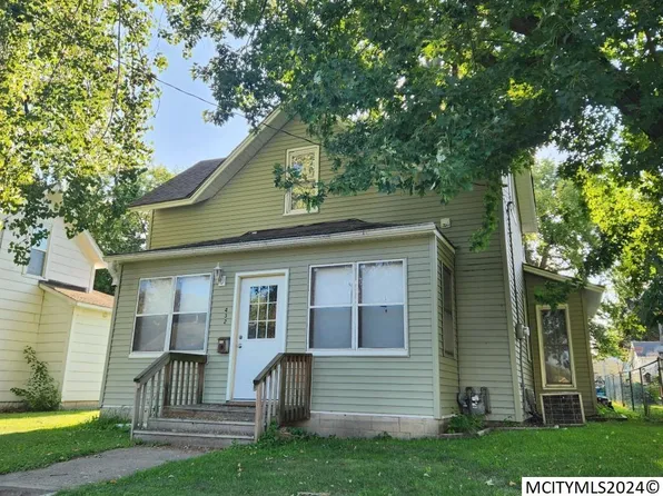 432 S Polk Pl, Mason City, IA 50401