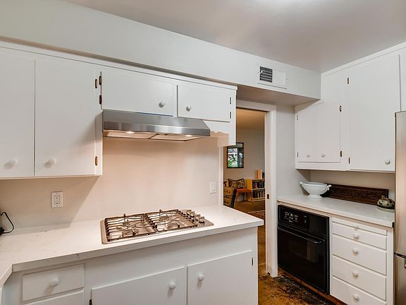 Good amount of cabinets