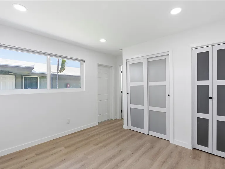 1129 NE 16th Ave #1 — Photo 5