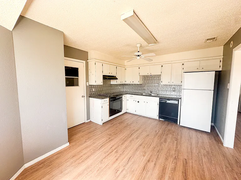 5303 23rd St — Photo 2