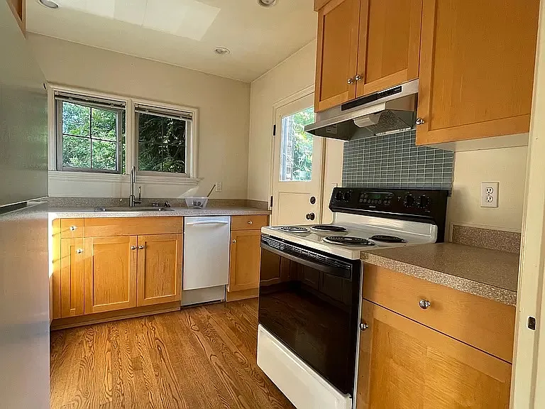 417 Harvard Ave E #5 — Photo 7
