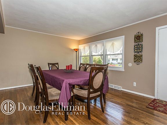 5th image of 259 Walnut St
