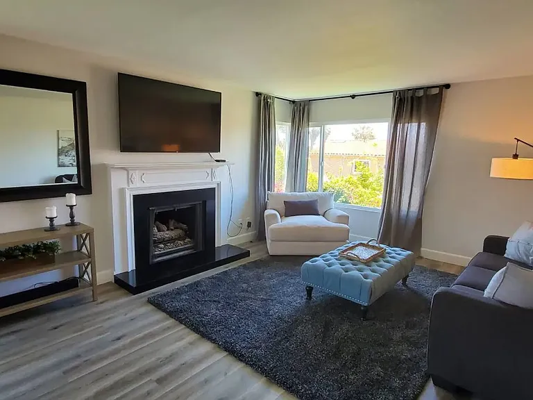 1562 Ebers St #1562 — Photo 3