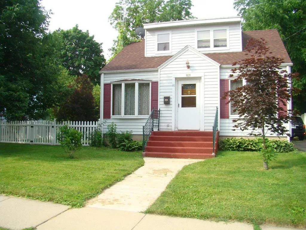 409 W Chestnut St photo 1
