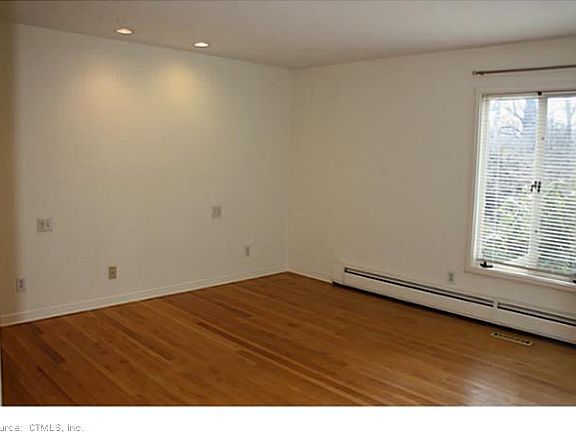 5th image of 22 N Lake Dr