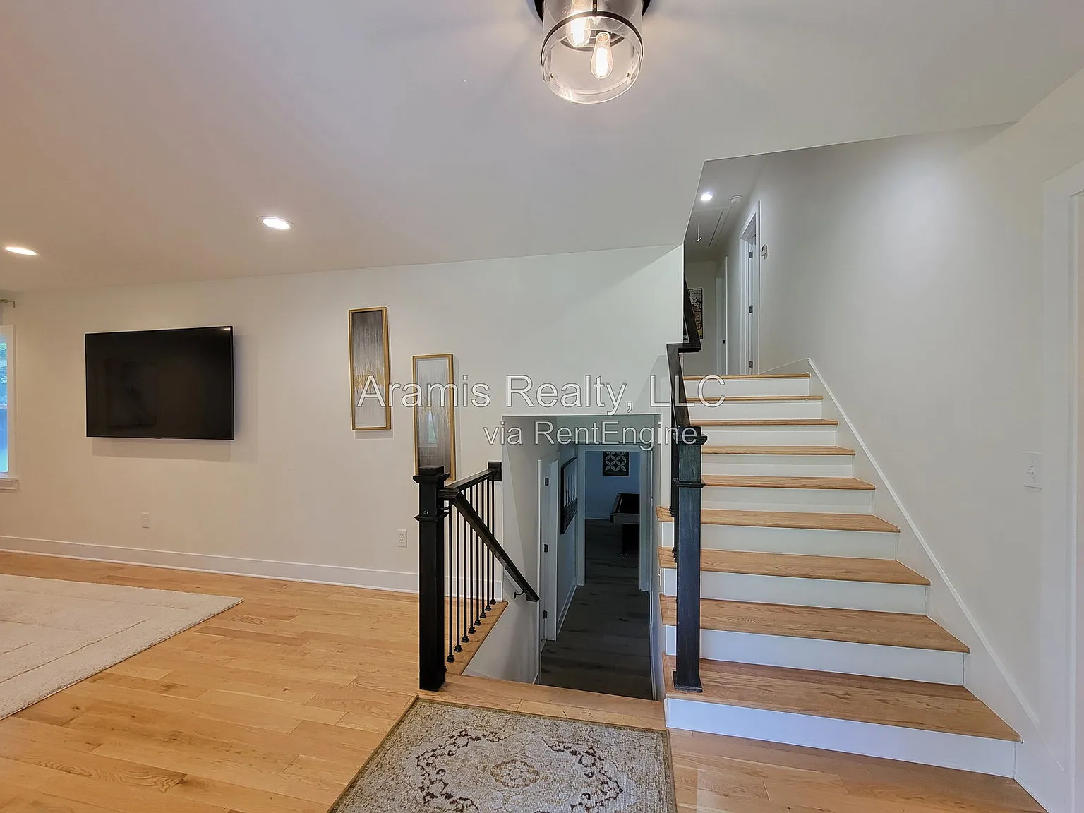 4 bed, 3.0 bath, 2154 sqft, $5,550 — Photo 3