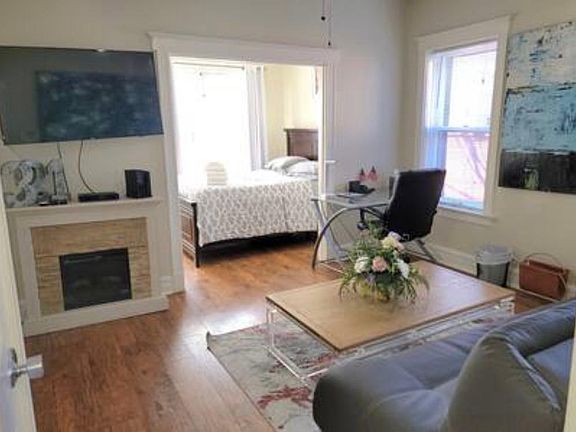 3rd image of 6136 Delmar Blvd Floor 3