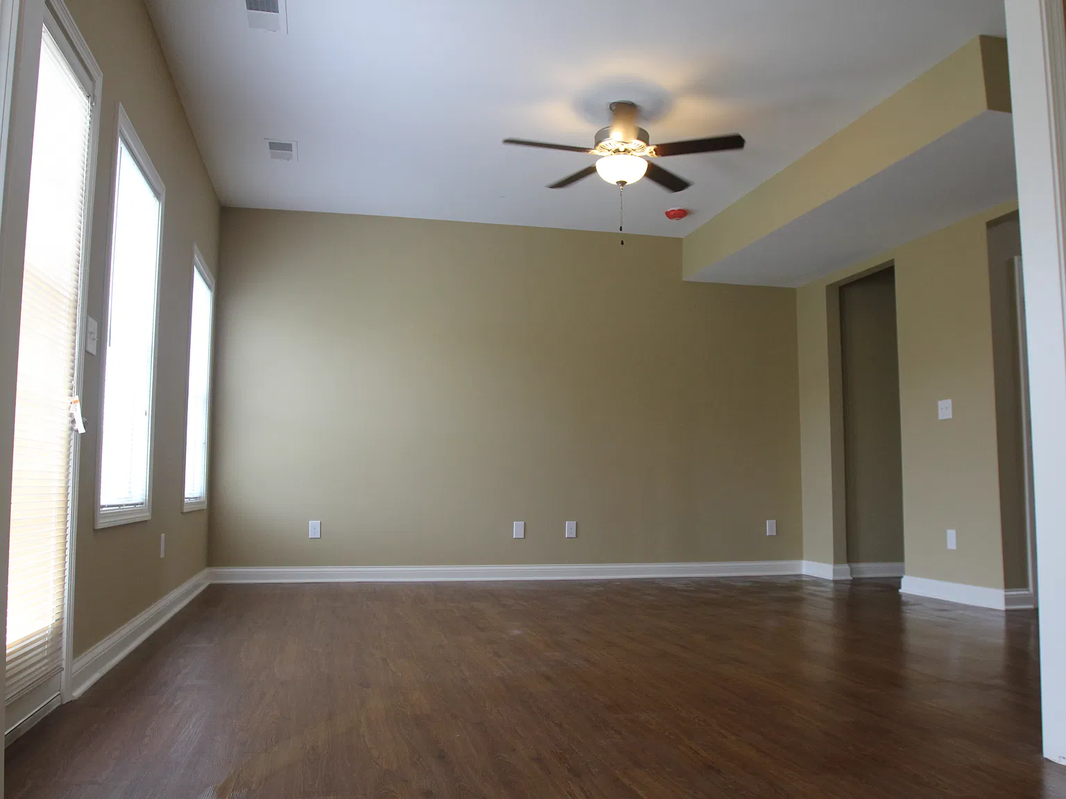 4 bed, 2.5 bath, 2234 sqft, $2,495 — Photo 2