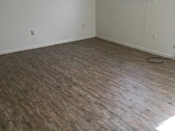 3rd image of 719 Chaparral Cir