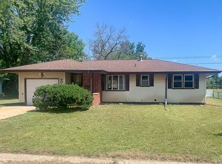 905 2nd Ave SW, Oelwein, IA 50662