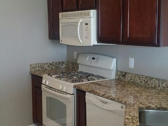 2nd image of 9094 Scenic View Cir