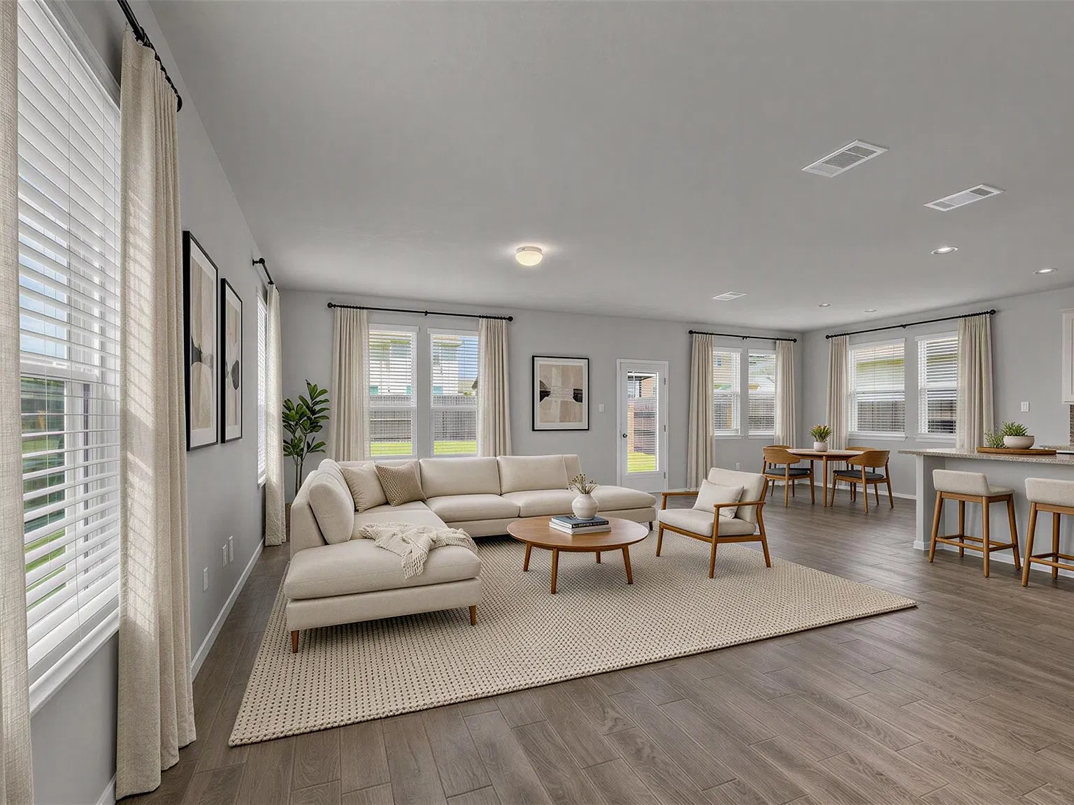 4 bed, 2.5 bath, 2302 sqft, $2,300 — Photo 4