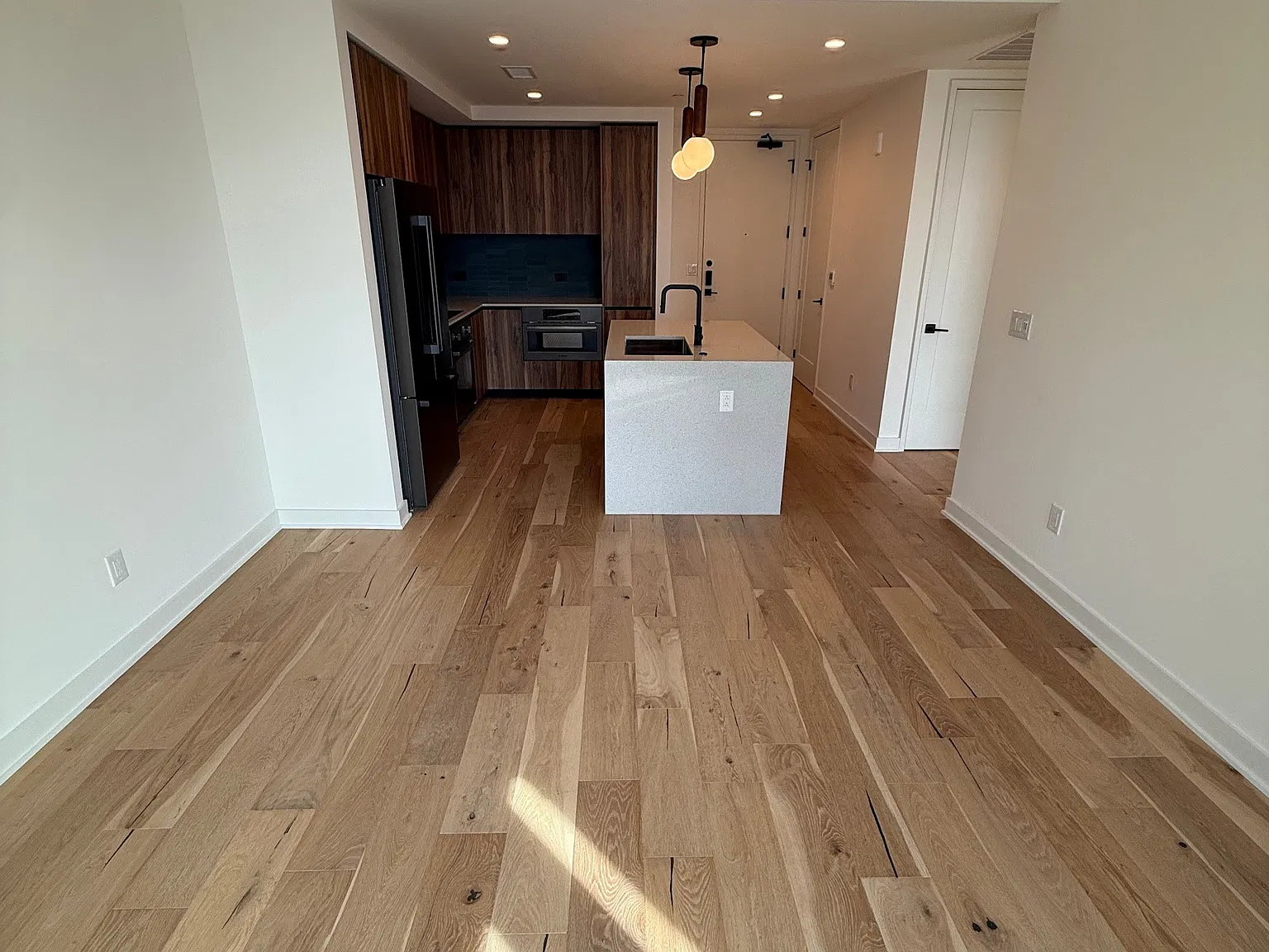 1 bed, 727 sqft, $2,700 — Photo 1