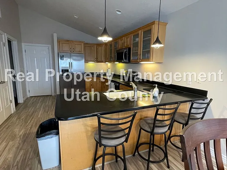 3347 E Kennekuk Ln — Photo 2