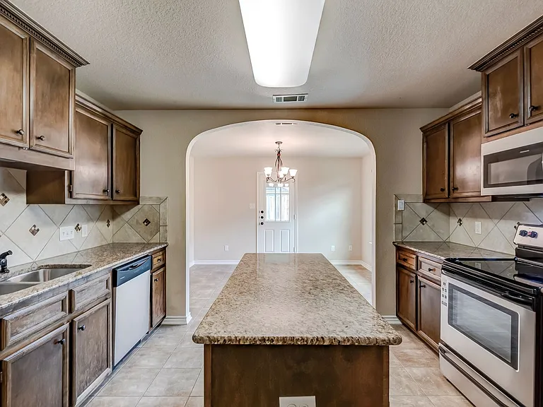 2405 Coy Dr — Photo 15