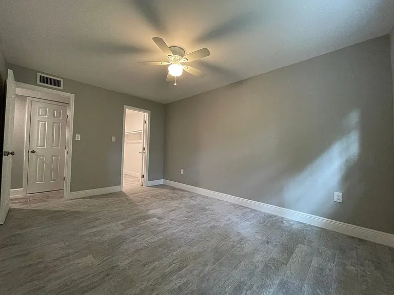 Lake Tyler Manor — Photo 8