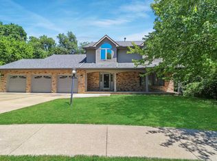 6204 N Fieldtree Ct, Peoria, IL 61615