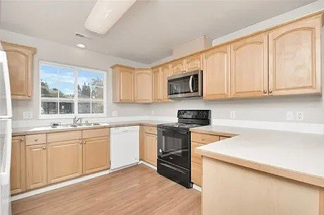 3rd image of 141 9th St