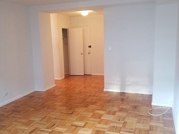 3rd image of 30 W 60th St APT 8E