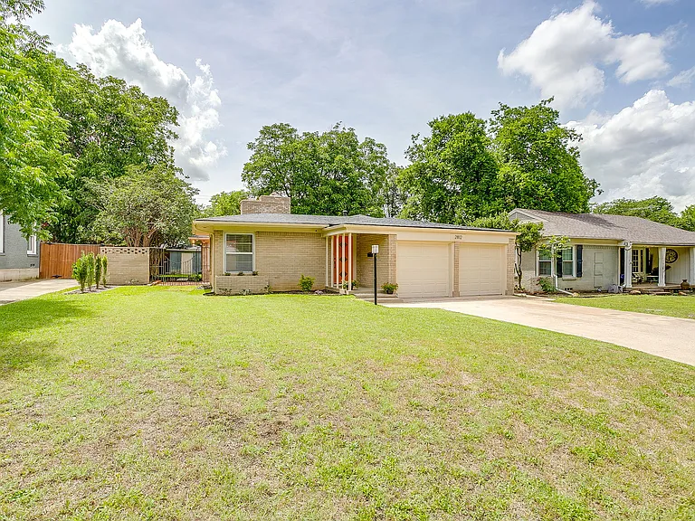 2812 Ryan Place Dr — Photo 2