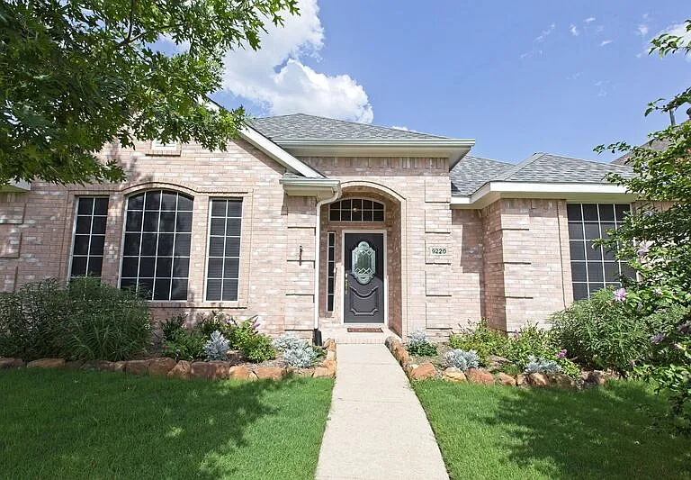 9220 Norman Dr — Photo 2