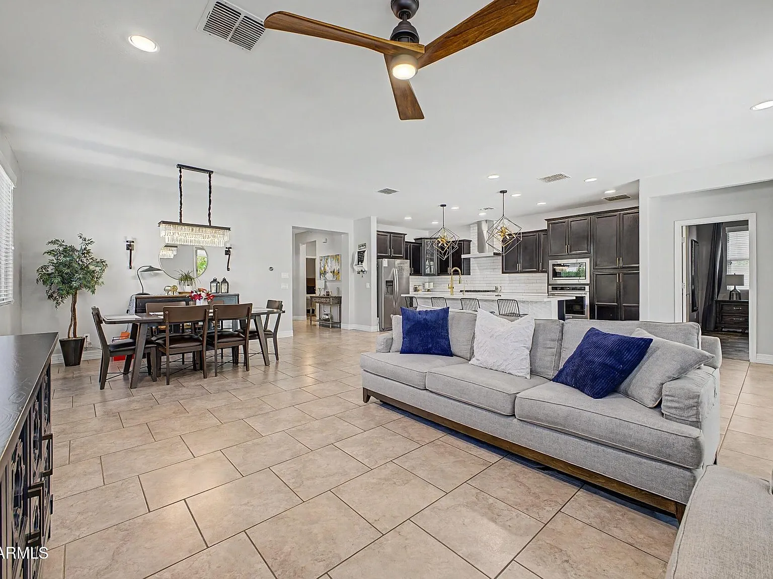 4 bed, 2.5 bath, 2141 sqft, $2,695 — Photo 4