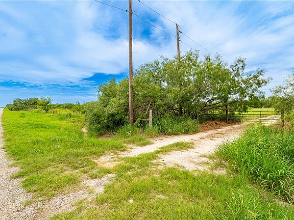 3rd image of 229 E Fm 628