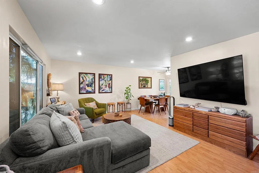 2 bed, 806 sqft, $3,800 — Photo 2