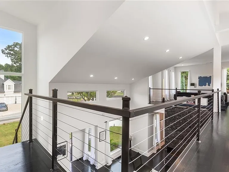 1756 N Akin Dr NE — Photo 28