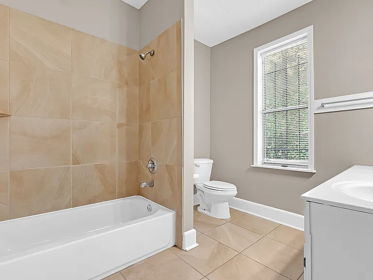 410 Boston St — Photo 8
