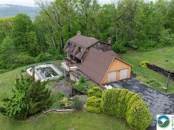 4664 Steven Ln, Walnutport, PA 18088