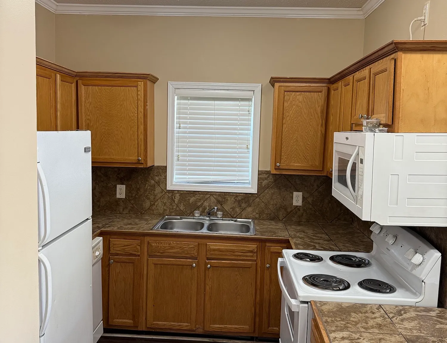 3 bed, 1182 sqft, $1,350 — Photo 3