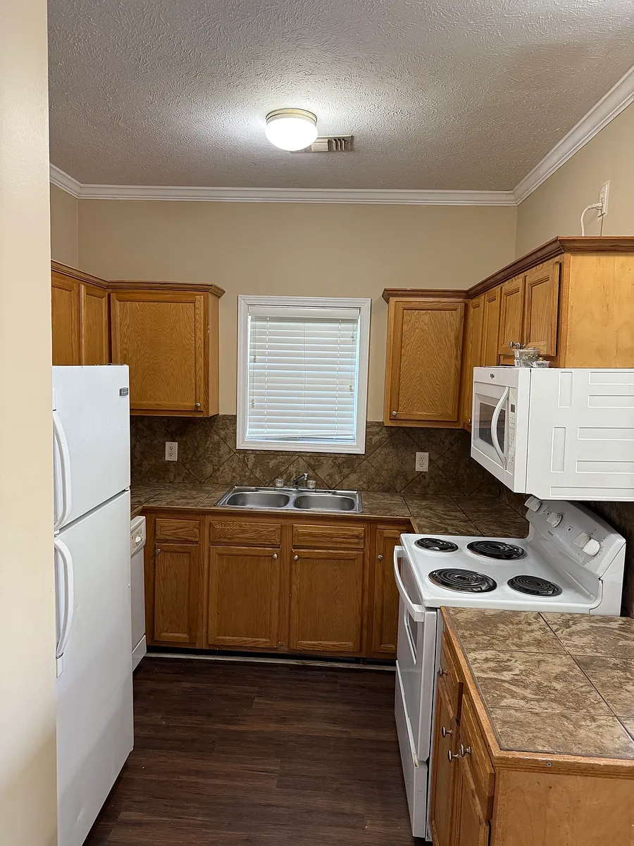 Building Photo - 216 Hawthorne Dr #B