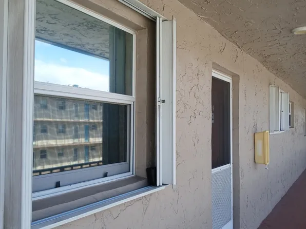 721 Lori Drive #309, Palm Springs, FL 33461