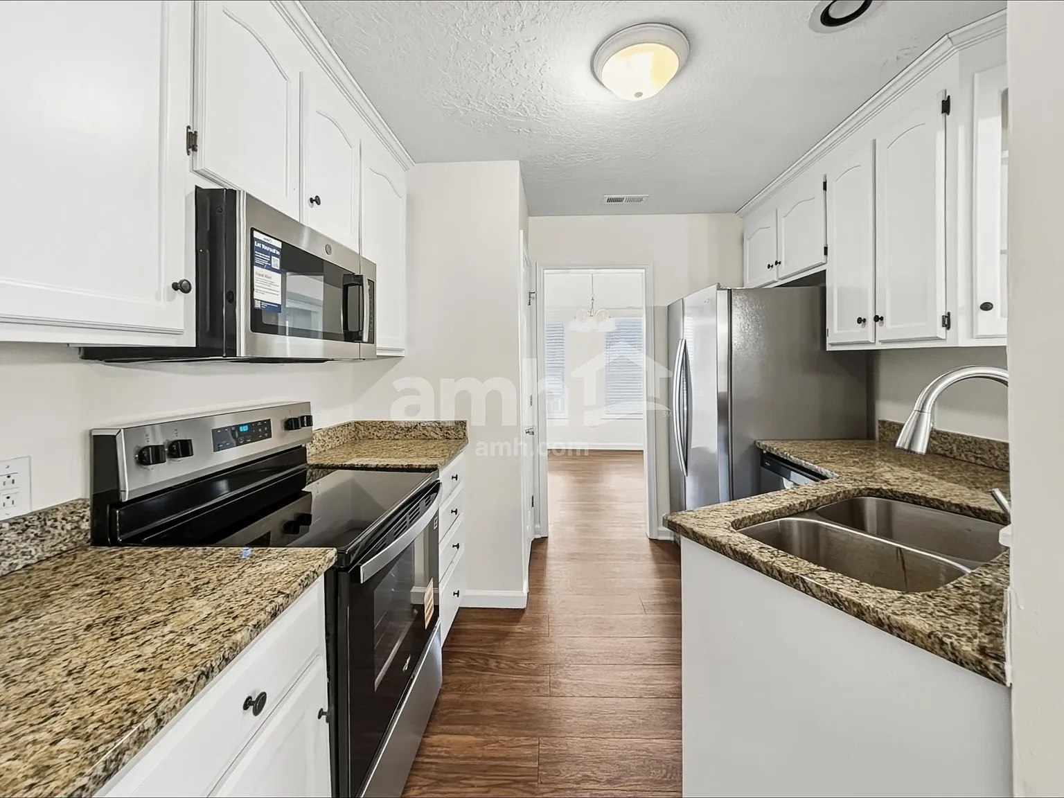 3 bed, 2.5 bath, 1734 sqft, $2,255 — Photo 3