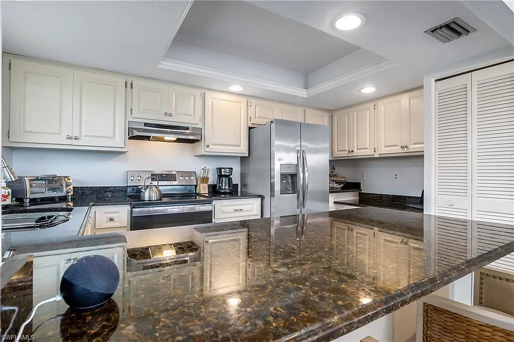 2 bed, 2.0 bath, 1450 sqft, $6,500 — Photo 4