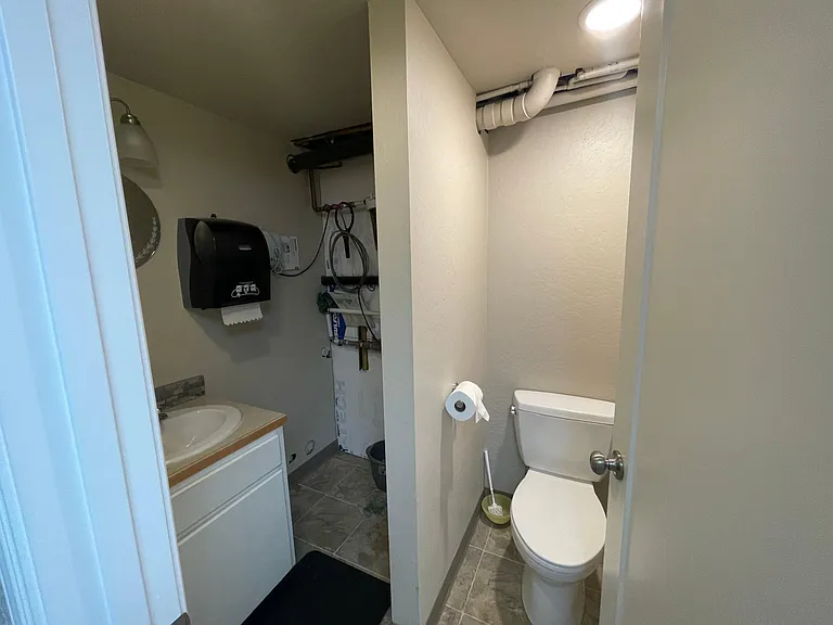 1225 N Main St — Photo 33