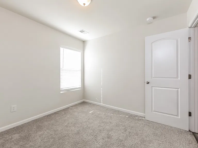 130 Combine Ln — Photo 12