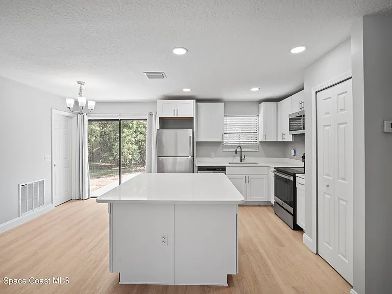 1328 Union St SE — Photo 8