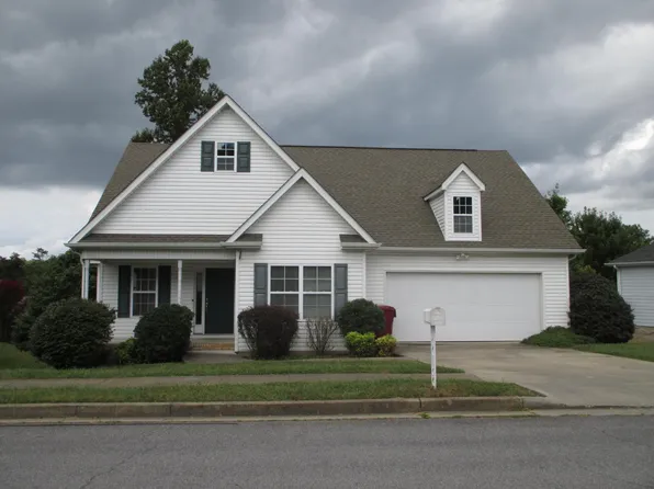 4 Larchmont Ln, Johnson City, TN 37604