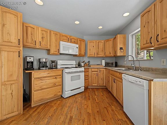 3rd image of 632 Nels Dr