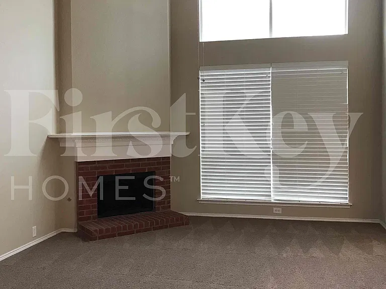 8604 Orleans Ln — Photo 2