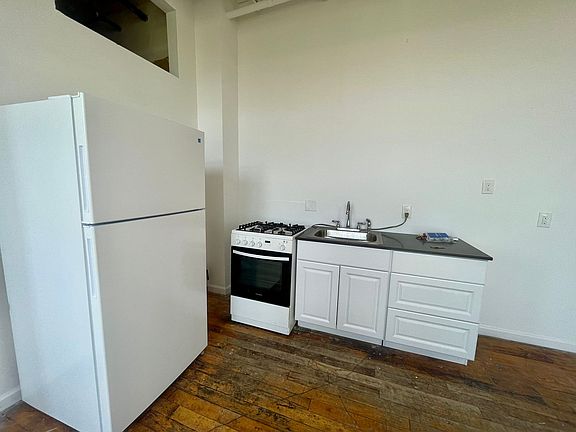 5th image of 380 Troutman St #401