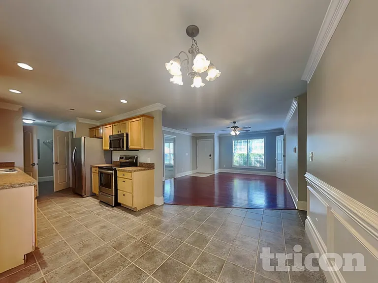 115 Shenandoah Loop — Photo 3
