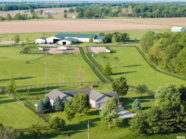 15920 Apricot Rd, Wapella, IL 61777