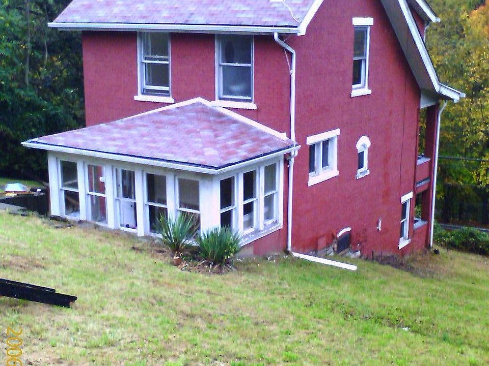 The back yard showing the sun room